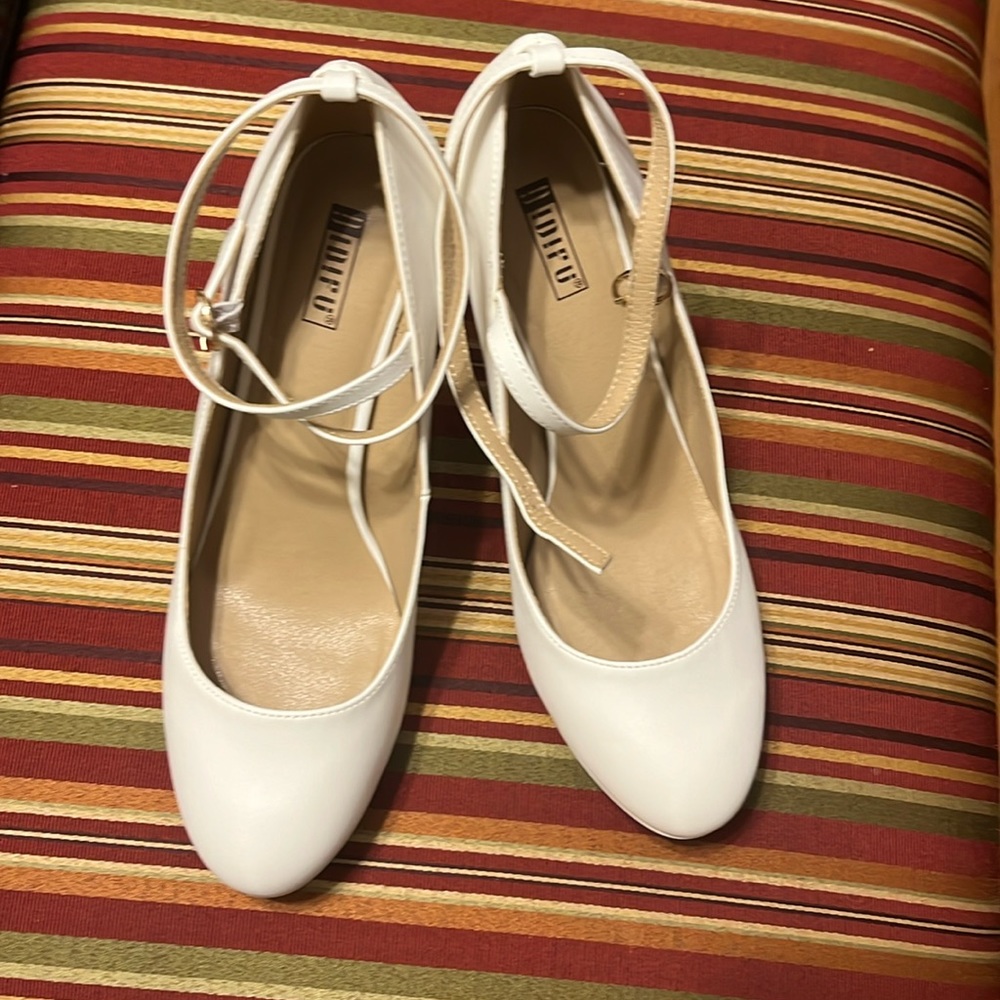 Women’s Cute and Comfortable Heels Size 10